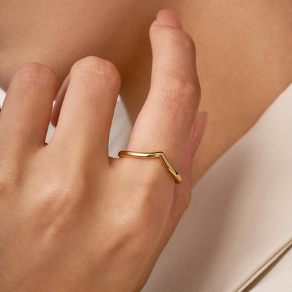 Minimalist V-Shaped Band